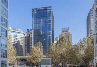 临港加工中心吊装就位